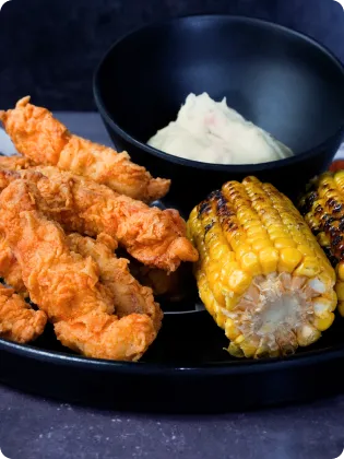 Menú de pollo con puré y elotes