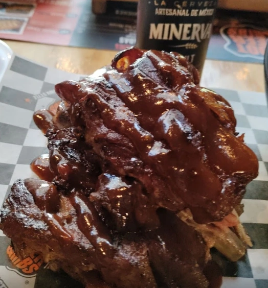 Foto de las costillitas en bbq que pidió Jess